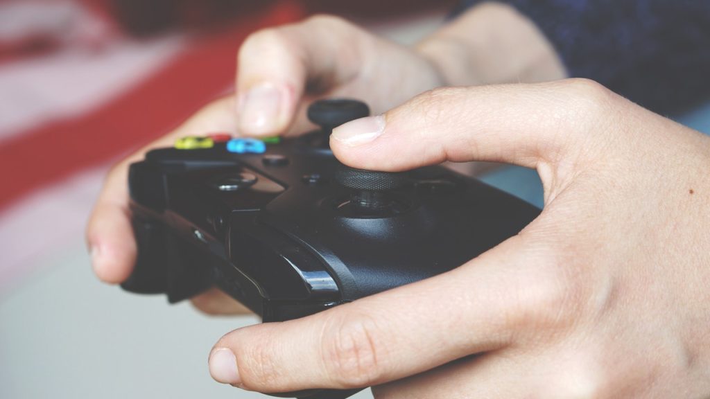 Dipendenza da videogiochi: se i controller ti rubano la vita
