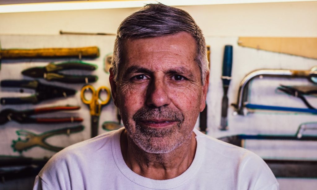 Cambiare vita a 50 anni: un artigiano soddisfatto