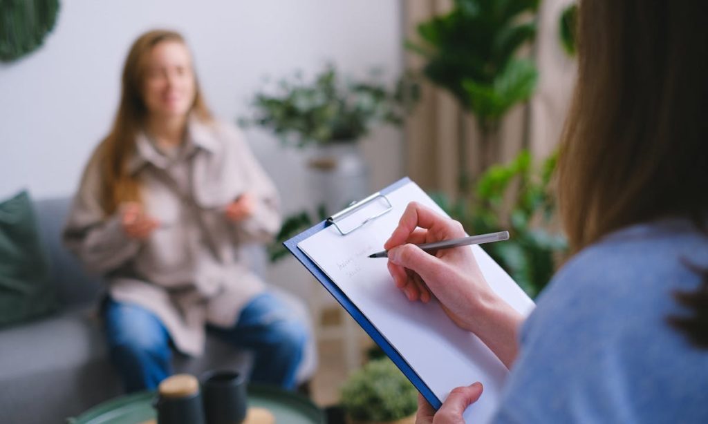 Cos'è la psicologia? Una donna durante una seduta
