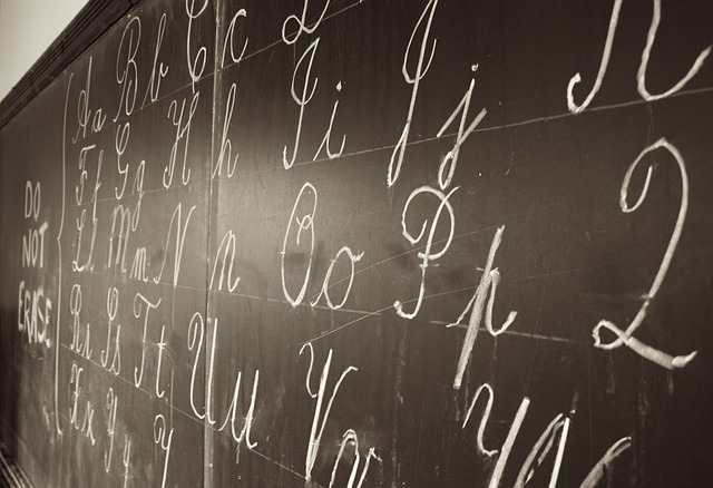 lavagna con numeri e lettere