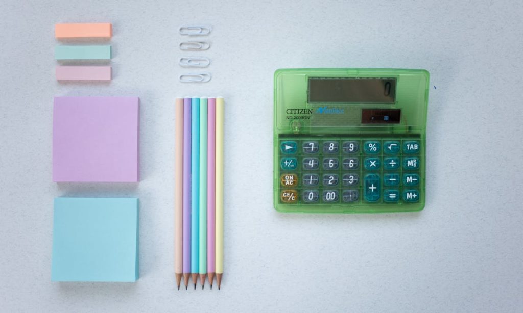 Discalculia: matite colorate e una calcolatrice