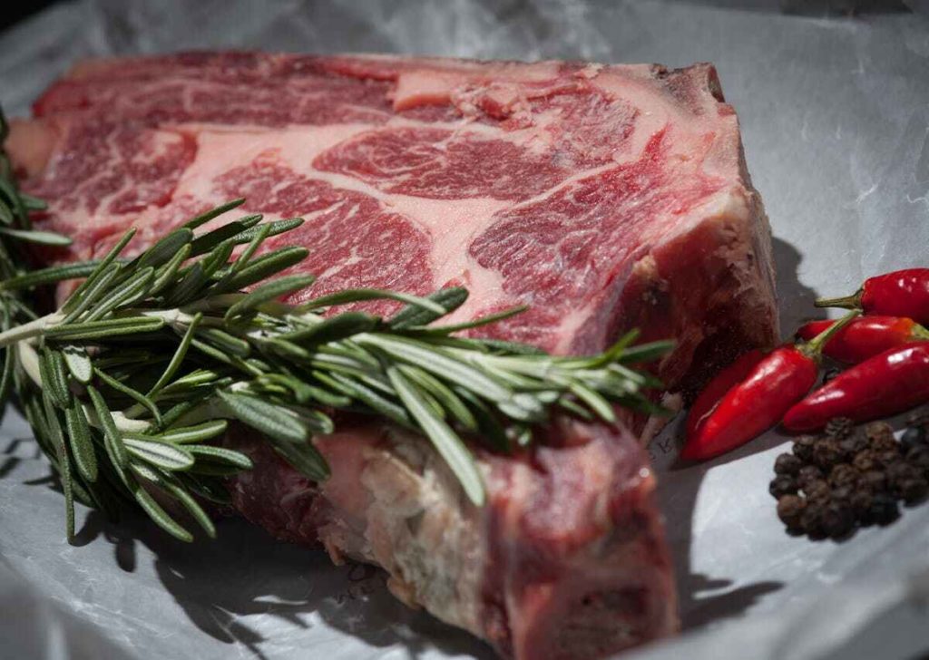 Meat paradox: una bistecca pronta per essere gustata