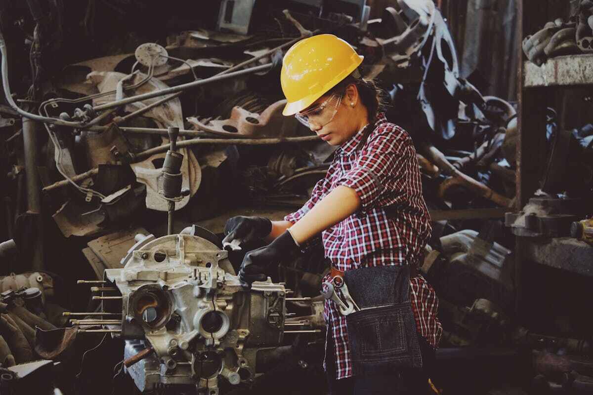 Voglio cambiare lavoro: una donna meccanico