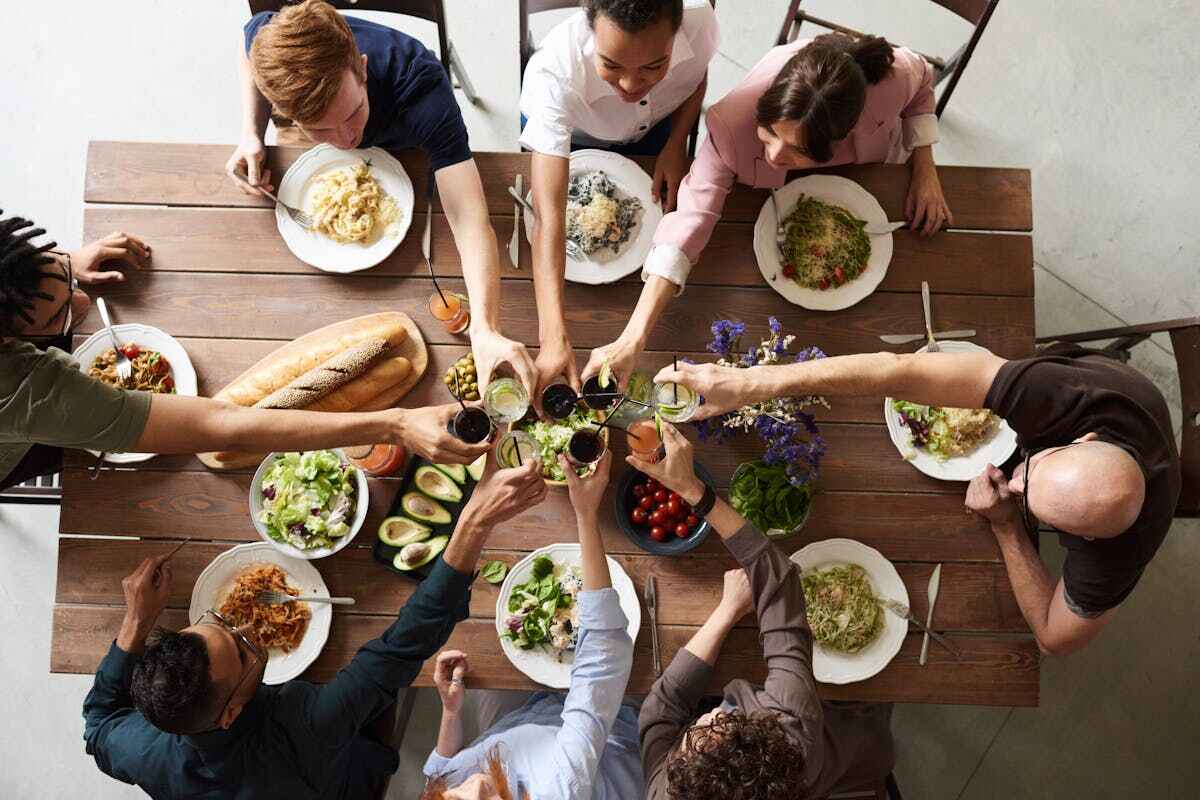 Sognare di stare a tavola con la propria famiglia: parenti a cena