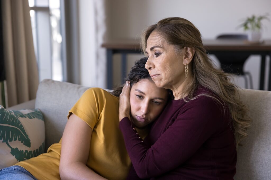 come aiutare una figlia che soffre per amore